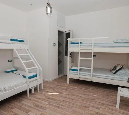 Hostel Nana *